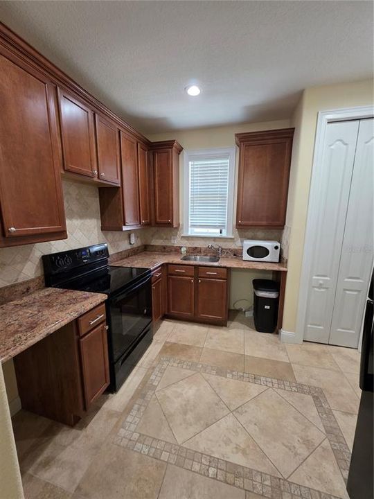 En Venta: $735,000 (5 camas, 6 baños, 4277 Pies cuadrados)