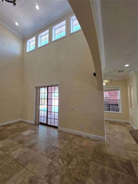 En Venta: $735,000 (5 camas, 6 baños, 4277 Pies cuadrados)