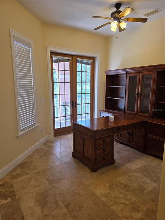 En Venta: $735,000 (5 camas, 6 baños, 4277 Pies cuadrados)