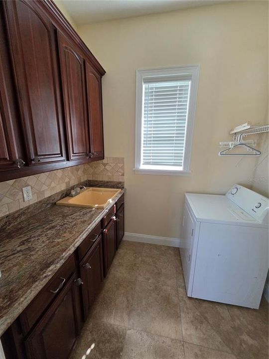 En Venta: $735,000 (5 camas, 6 baños, 4277 Pies cuadrados)