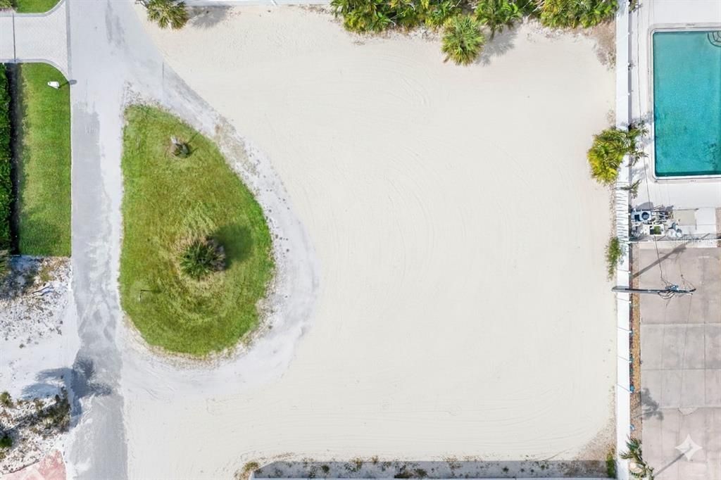 На продажу: $1,499,000 (0.38 acres)