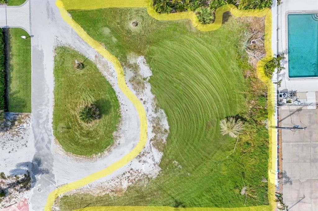 На продажу: $1,499,000 (0.38 acres)