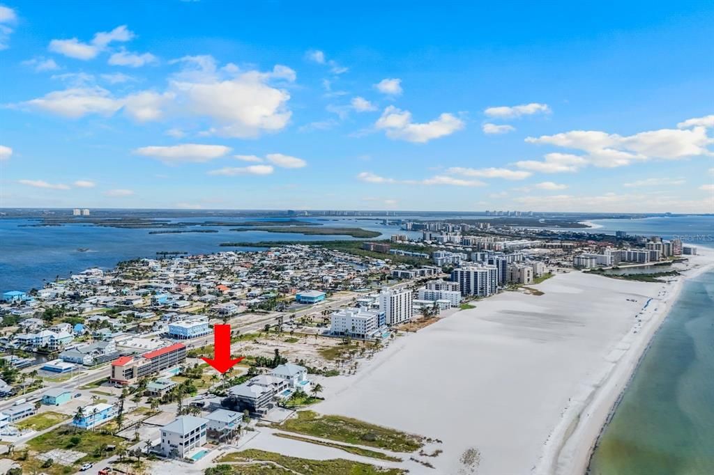 На продажу: $1,499,000 (0.38 acres)