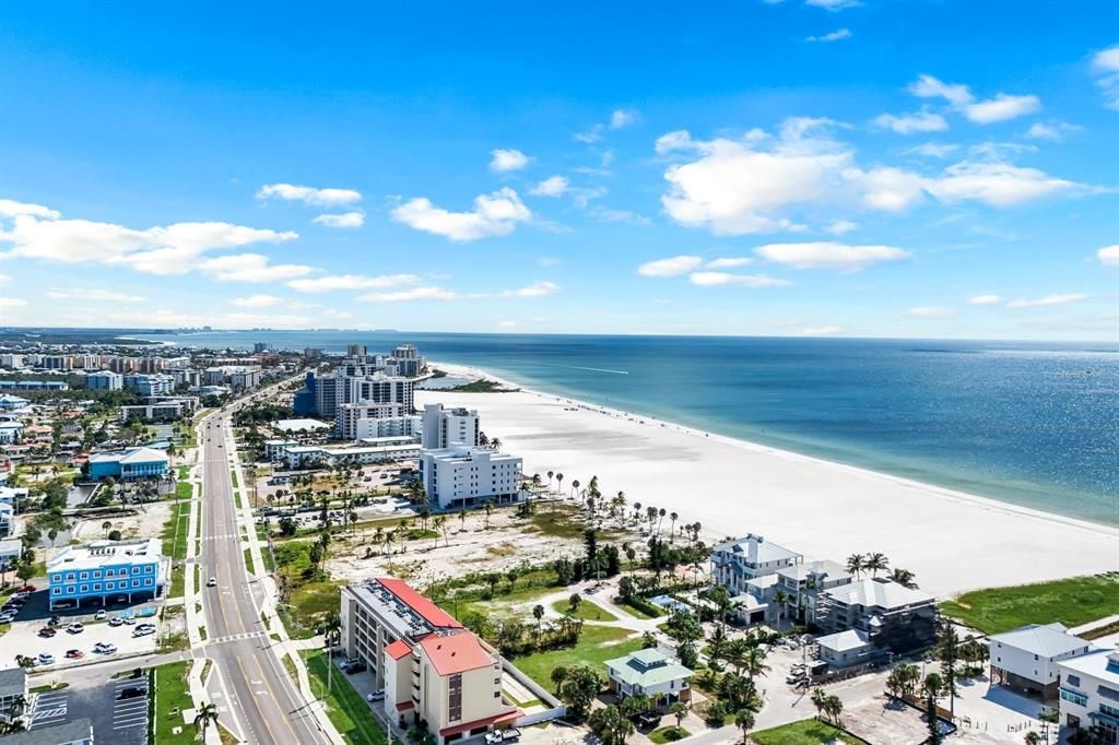 На продажу: $1,499,000 (0.38 acres)