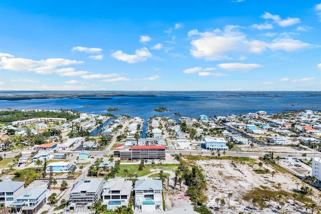 На продажу: $1,499,000 (0.38 acres)