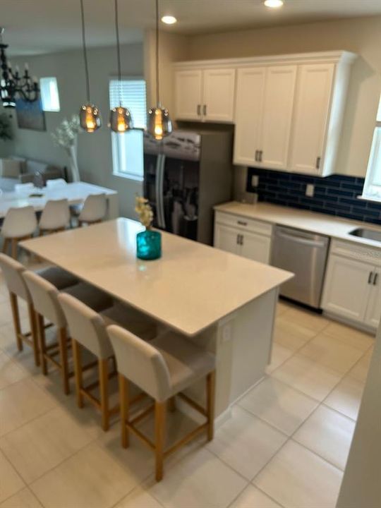 For Rent: $2,750 (2 beds, 2 baths, 1395 Square Feet)