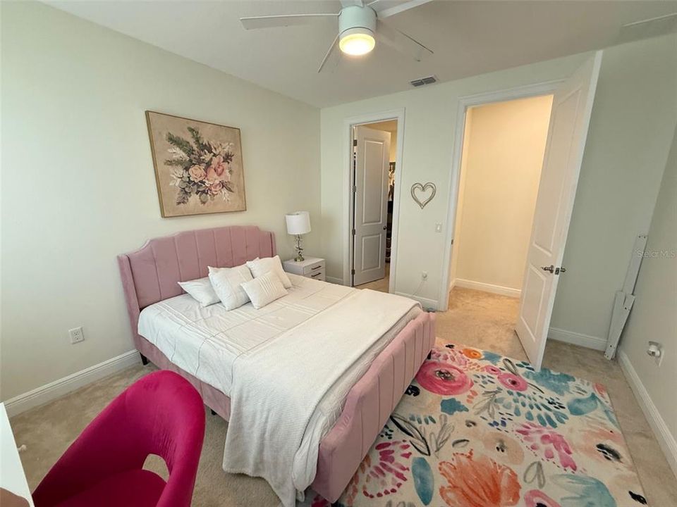 出租: $5,985 (7 贝兹, 6 浴室, 5253 平方英尺)