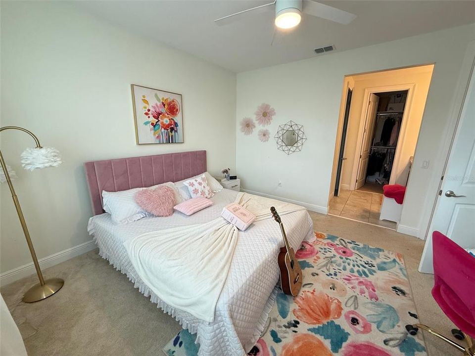 出租: $5,985 (7 贝兹, 6 浴室, 5253 平方英尺)