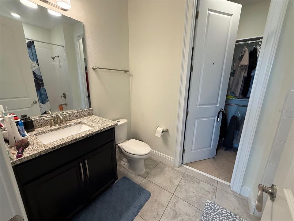 出租: $5,985 (7 贝兹, 6 浴室, 5253 平方英尺)