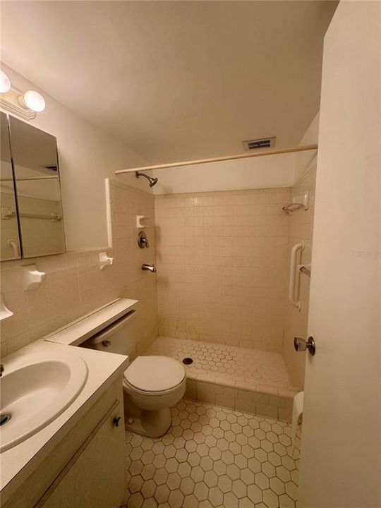 出租: $1,800 (2 贝兹, 2 浴室, 912 平方英尺)