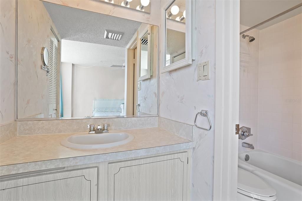 待售: $289,000 (2 贝兹, 2 浴室, 1062 平方英尺)