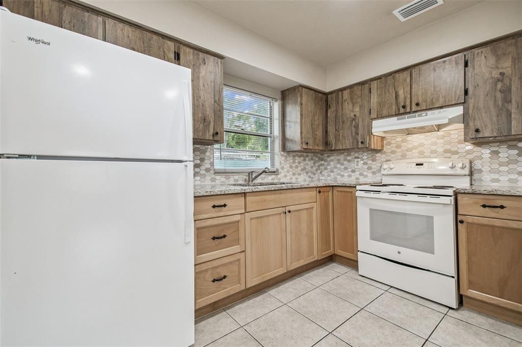 В аренду: $1,350 (2 спален, 1 ванн, 783 Квадратных фут)