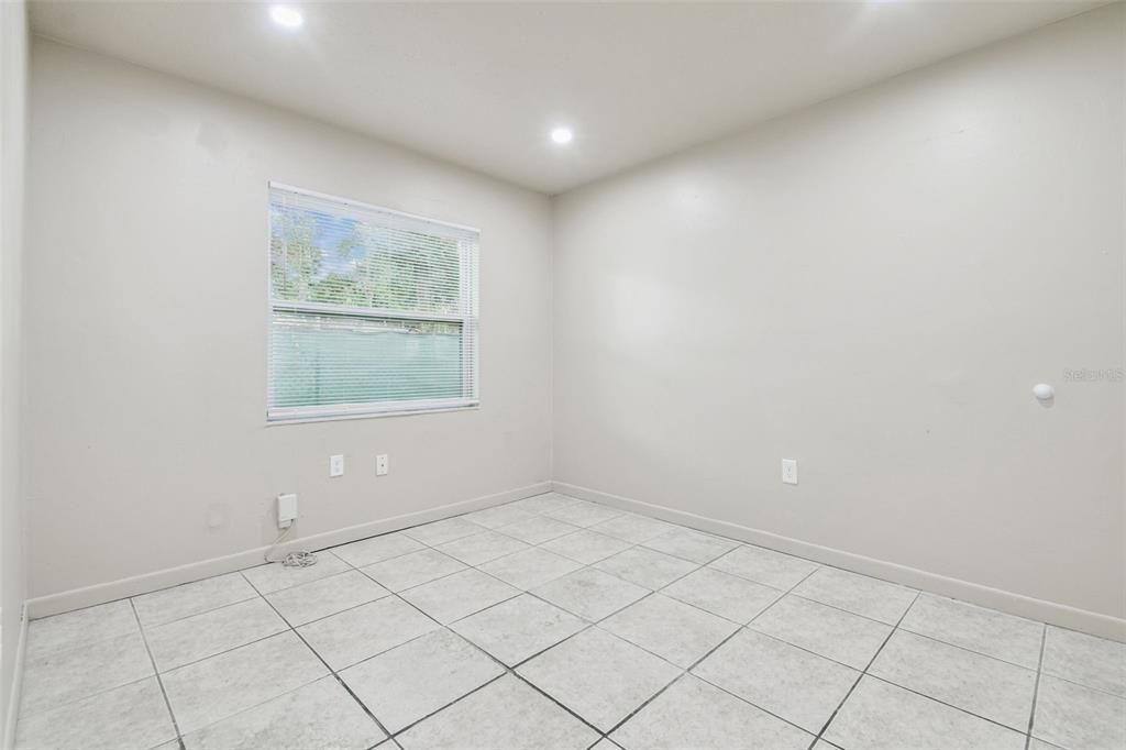 В аренду: $1,350 (2 спален, 1 ванн, 783 Квадратных фут)