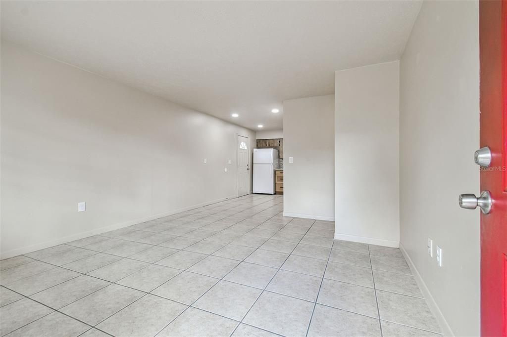 В аренду: $1,350 (2 спален, 1 ванн, 783 Квадратных фут)