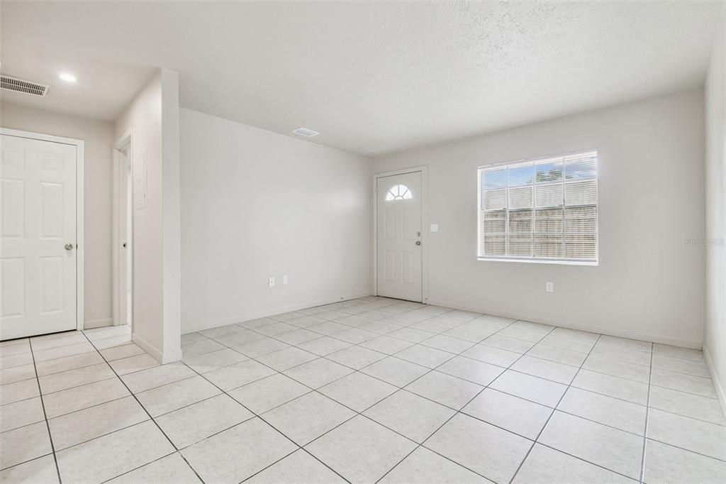 В аренду: $1,350 (2 спален, 1 ванн, 783 Квадратных фут)