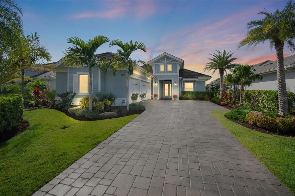 En Venta: $2,099,900 (3 camas, 3 baños, 2638 Pies cuadrados)