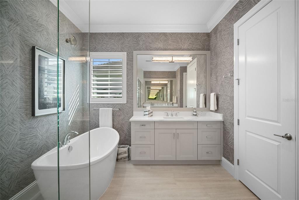 En Venta: $2,099,900 (3 camas, 3 baños, 2638 Pies cuadrados)