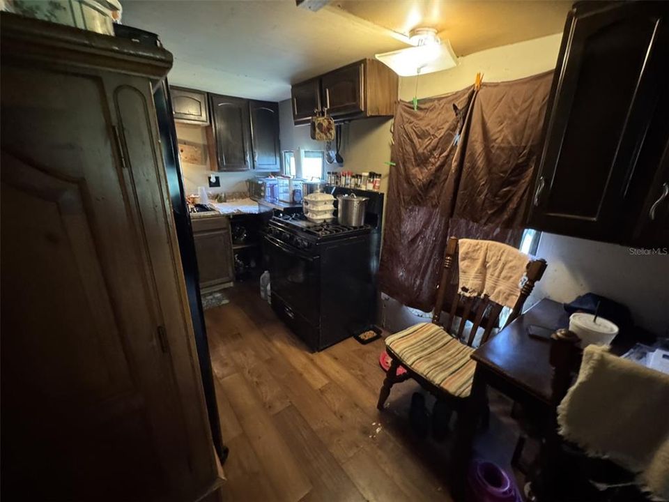 For Sale: $250,000 (2 beds, 1 baths, 612 Square Feet)