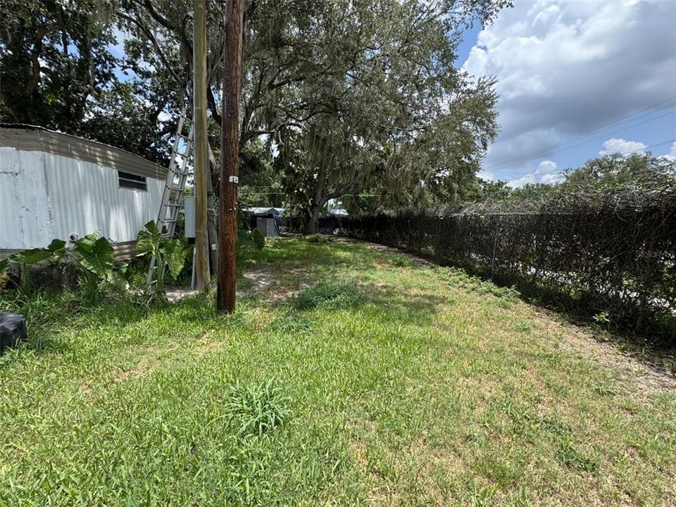 For Sale: $250,000 (2 beds, 1 baths, 612 Square Feet)