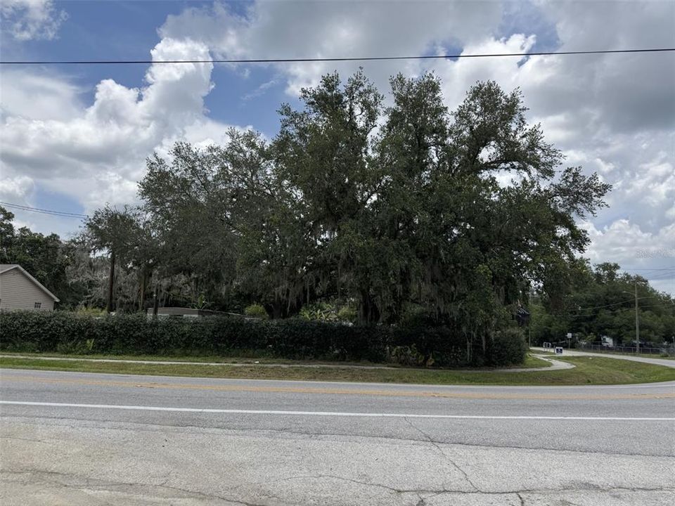 For Sale: $250,000 (2 beds, 1 baths, 612 Square Feet)