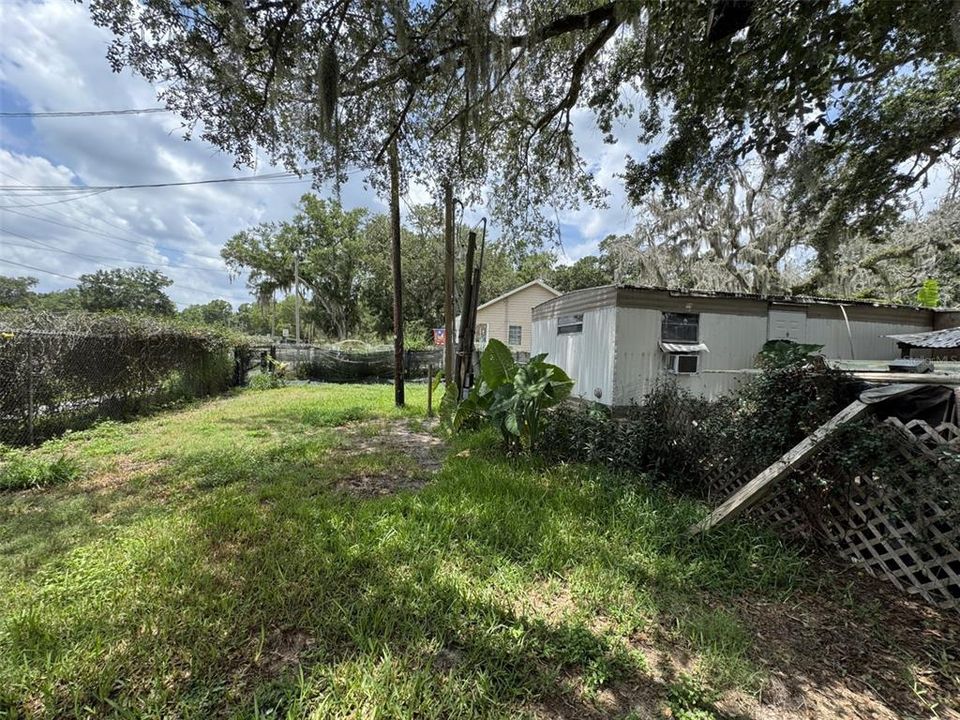 For Sale: $250,000 (2 beds, 1 baths, 612 Square Feet)