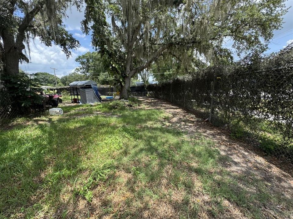 For Sale: $250,000 (2 beds, 1 baths, 612 Square Feet)