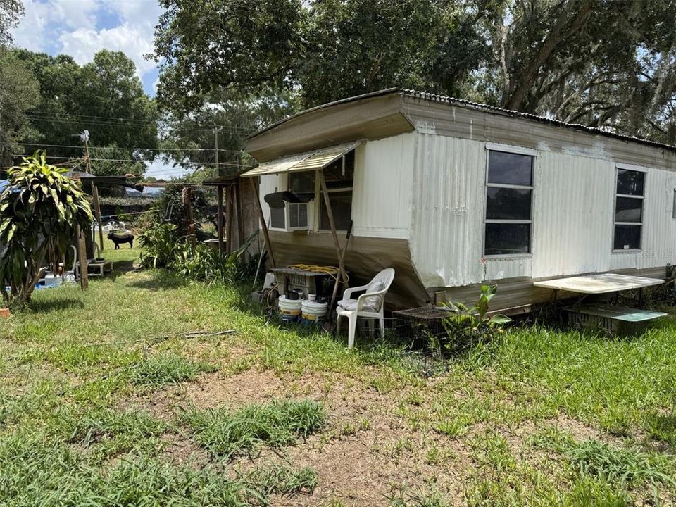 For Sale: $250,000 (2 beds, 1 baths, 612 Square Feet)