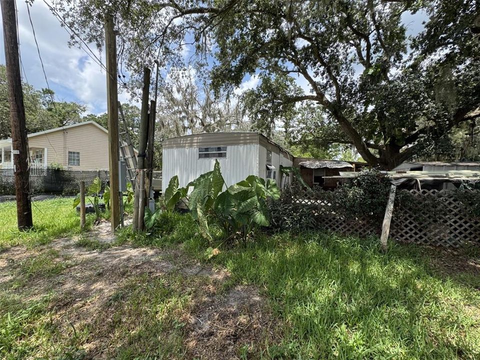 For Sale: $250,000 (2 beds, 1 baths, 612 Square Feet)