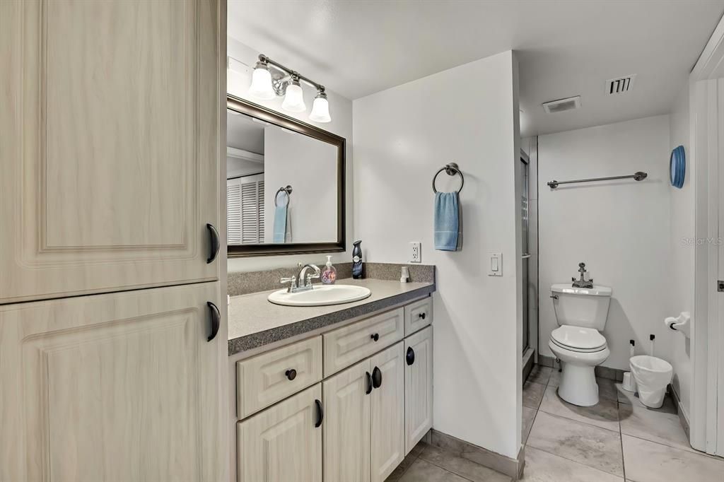 待售: $265,000 (1 贝兹, 1 浴室, 733 平方英尺)