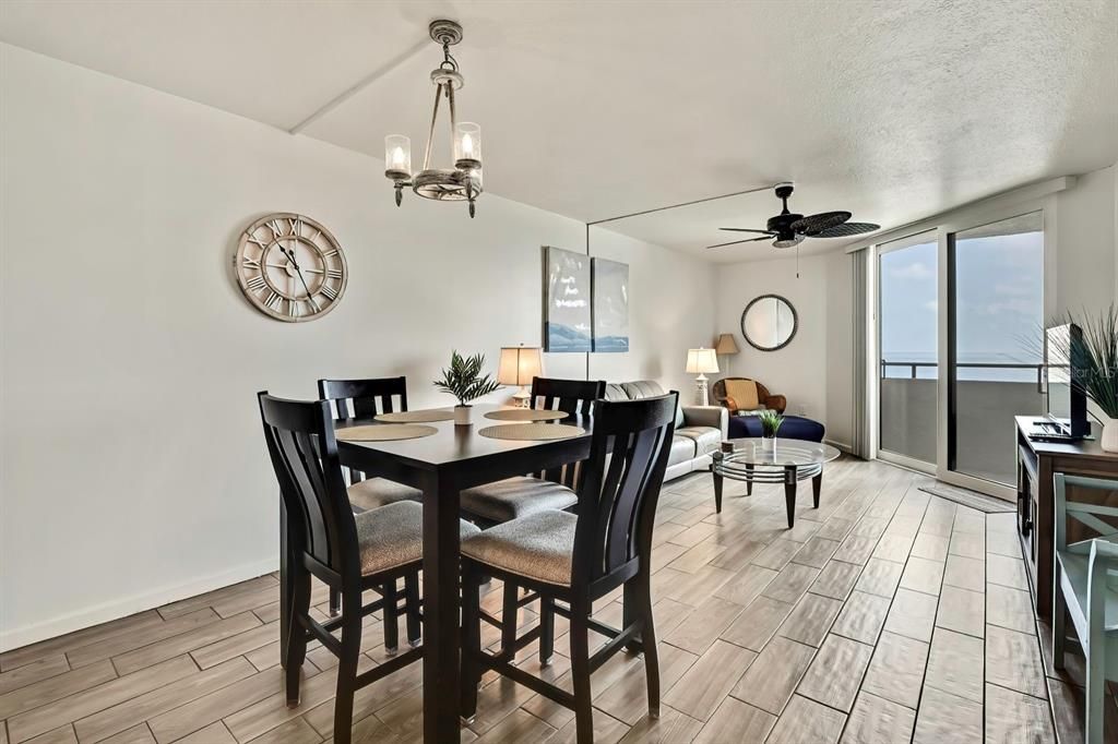 待售: $265,000 (1 贝兹, 1 浴室, 733 平方英尺)