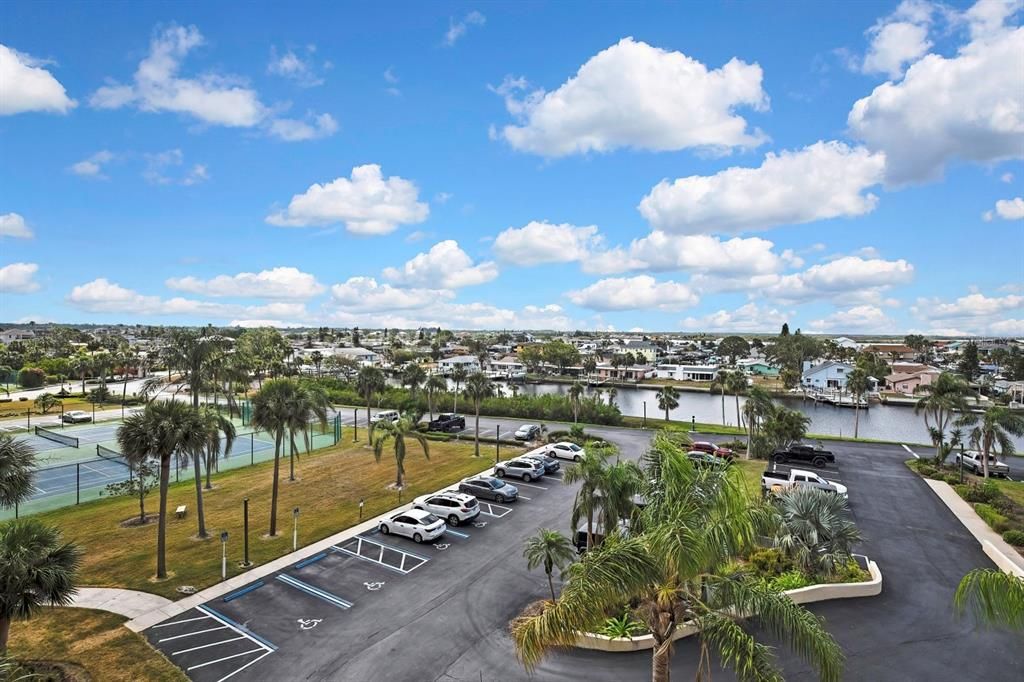 待售: $265,000 (1 贝兹, 1 浴室, 733 平方英尺)