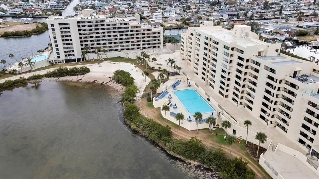 待售: $265,000 (1 贝兹, 1 浴室, 733 平方英尺)