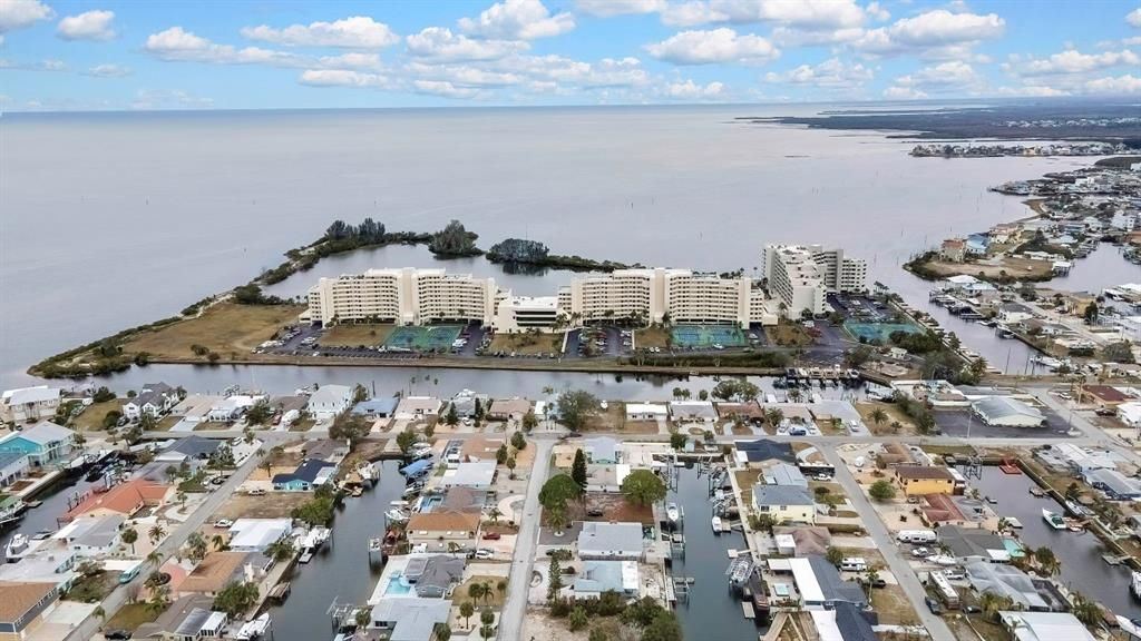 待售: $265,000 (1 贝兹, 1 浴室, 733 平方英尺)