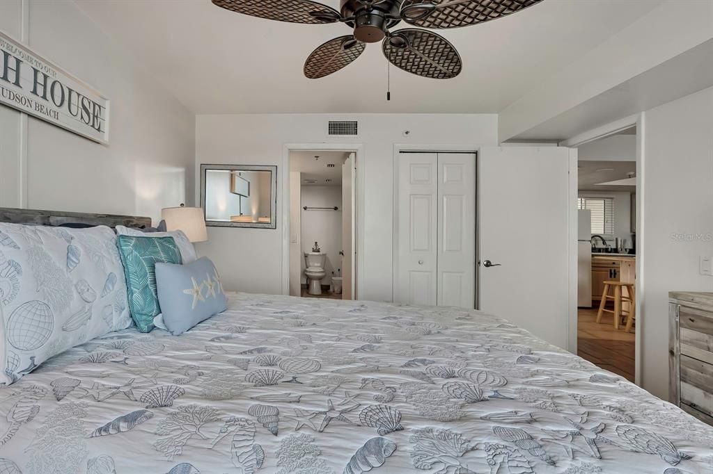 待售: $265,000 (1 贝兹, 1 浴室, 733 平方英尺)