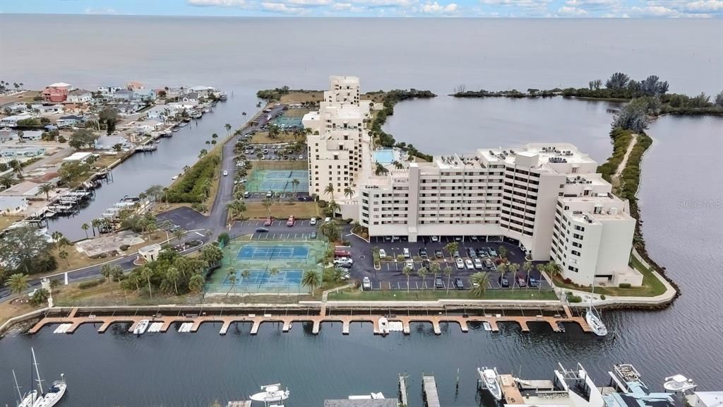 待售: $265,000 (1 贝兹, 1 浴室, 733 平方英尺)