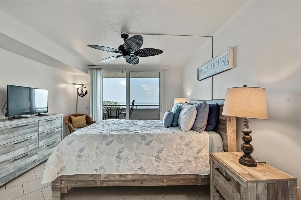 待售: $265,000 (1 贝兹, 1 浴室, 733 平方英尺)