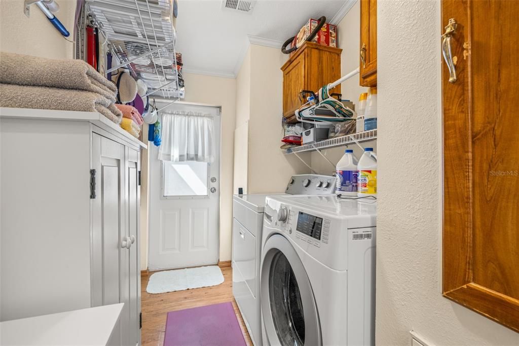 Под контрактом: $279,900 (3 спален, 2 ванн, 1713 Квадратных фут)