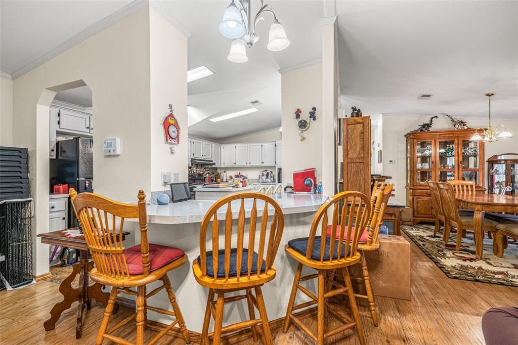 Под контрактом: $279,900 (3 спален, 2 ванн, 1713 Квадратных фут)