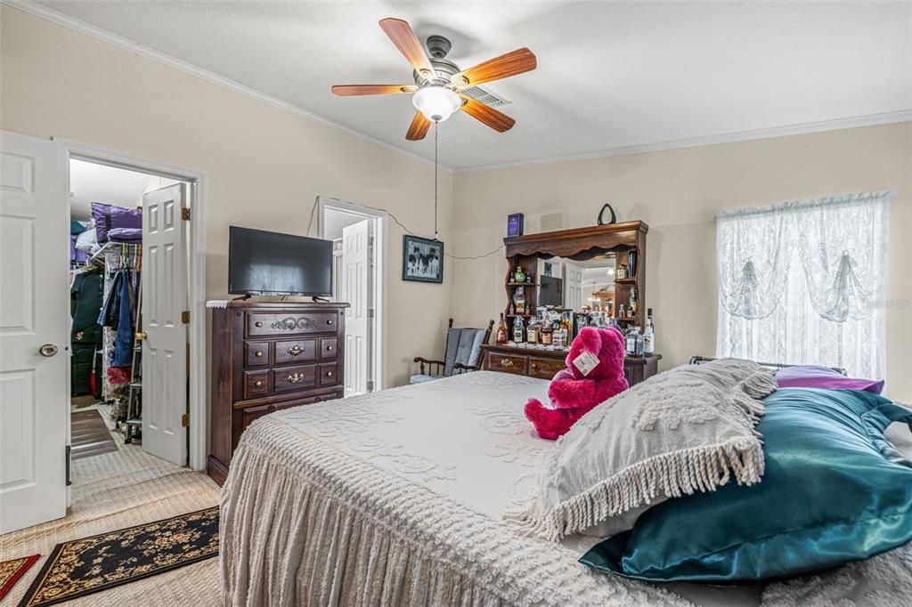 Под контрактом: $279,900 (3 спален, 2 ванн, 1713 Квадратных фут)