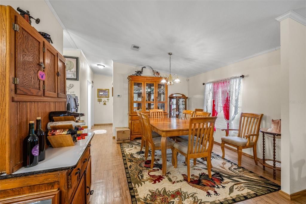 Под контрактом: $279,900 (3 спален, 2 ванн, 1713 Квадратных фут)