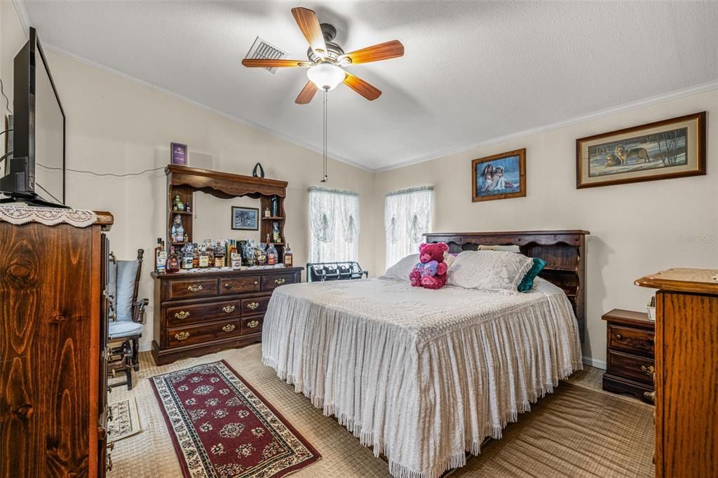 Под контрактом: $279,900 (3 спален, 2 ванн, 1713 Квадратных фут)