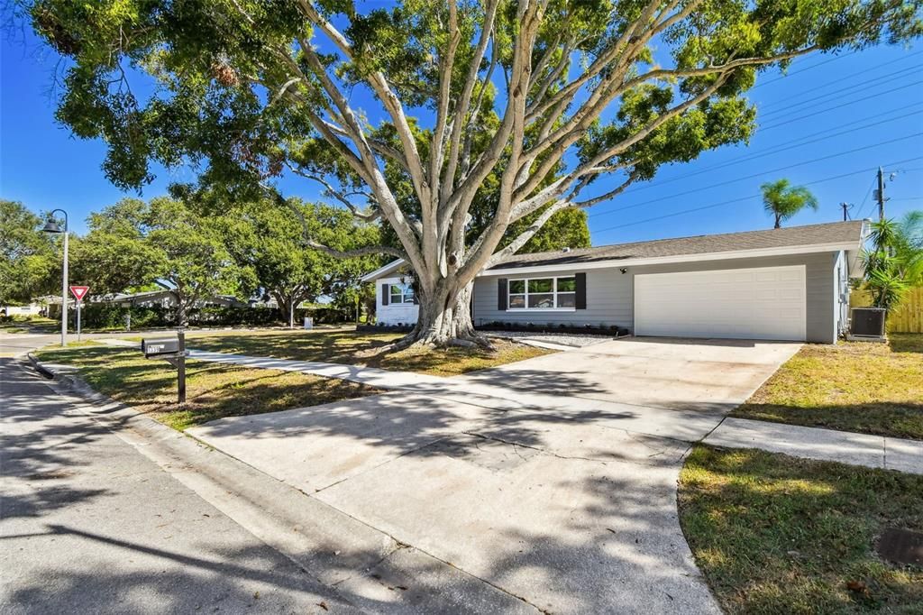 For Sale: $549,900 (4 beds, 2 baths, 2100 Square Feet)