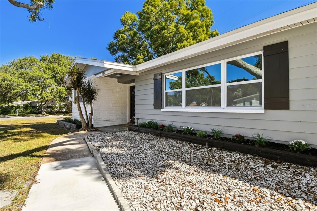 For Sale: $549,900 (4 beds, 2 baths, 2100 Square Feet)