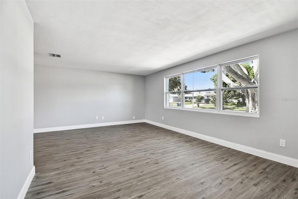 For Sale: $549,900 (4 beds, 2 baths, 2100 Square Feet)