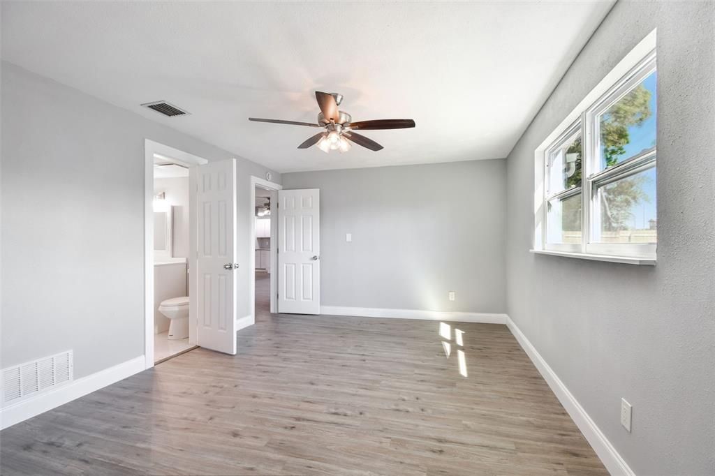 For Sale: $549,900 (4 beds, 2 baths, 2100 Square Feet)