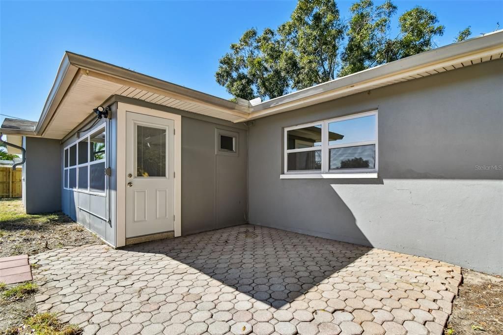 For Sale: $549,900 (4 beds, 2 baths, 2100 Square Feet)