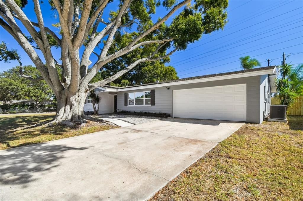 For Sale: $549,900 (4 beds, 2 baths, 2100 Square Feet)