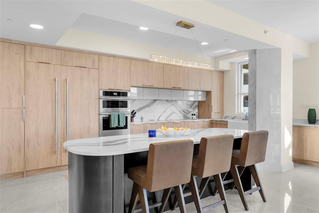 En Venta: $2,150,000 (2 camas, 2 baños, 2636 Pies cuadrados)