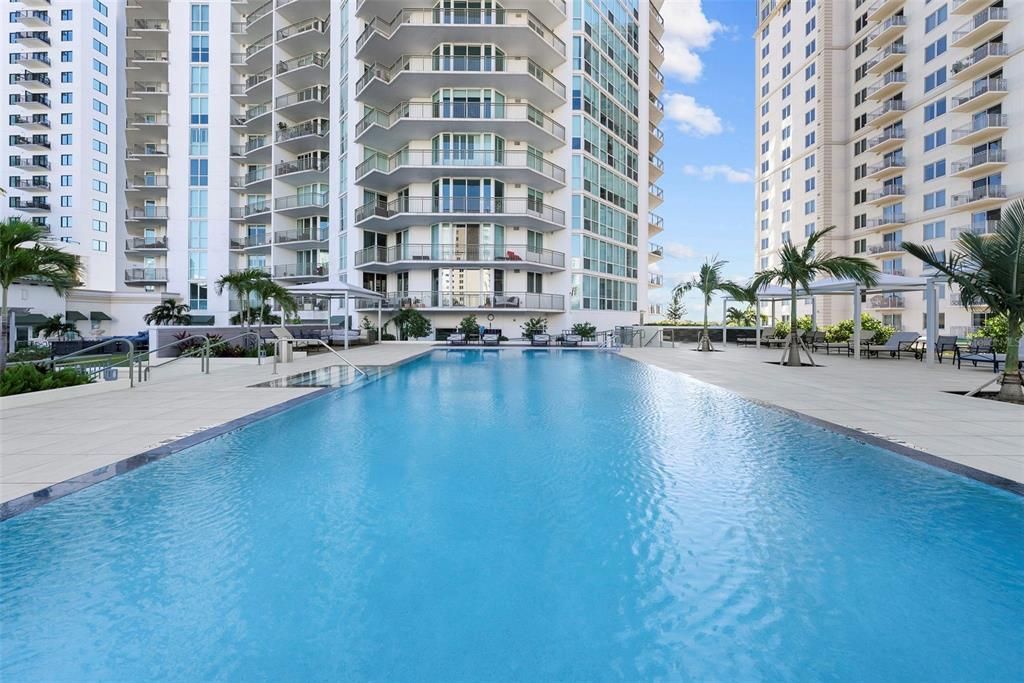 En Venta: $2,150,000 (2 camas, 2 baños, 2636 Pies cuadrados)