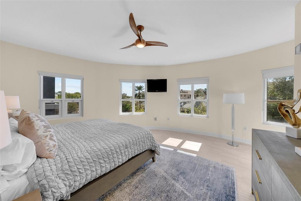 En Venta: $2,150,000 (2 camas, 2 baños, 2636 Pies cuadrados)